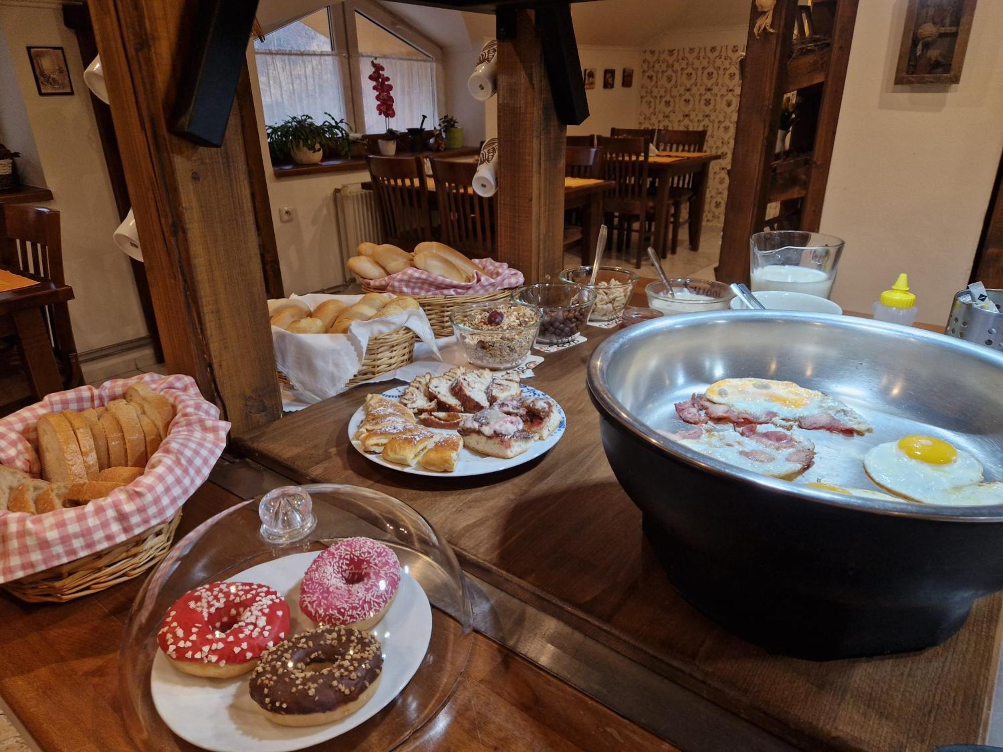 Pri Piecke Penzion A Restauracia Stare Hory Luaran gambar